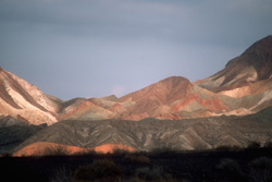 Abenteuer-Expeditionen - Reisen mit Abenteuer- und Expeditions-Charakter - Iran - von der Sonne beschienendes Bergpanorama