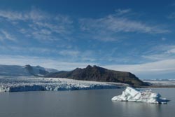 Abenteuer-Expeditionen - Reisen mit Abenteuer- und Expeditions-Charakter - Island - Sicht vom Wasser auf die Kste Islands